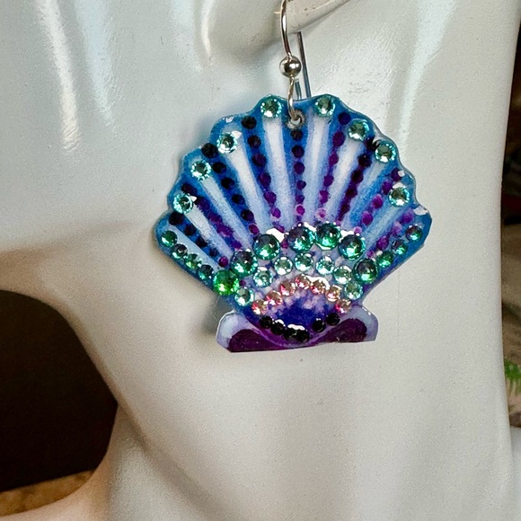 Hand painted scallop shell earrings crystals Sterling wires OOAK lightweight - Picture 4 of 7